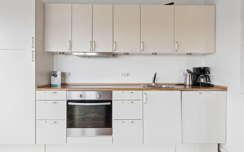 Ensio - 150M from the Sea: Cucina, Elettrodomestico Da Cucina, Pavimentazione, Controsoffitto, Cabinetry, Legna, Mobilia, Interior Design, Pavimento, Apparecchio Major