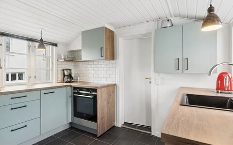 Alea - 200M from the Sea: Controsoffitto, Cucina, Lavello, Interior Design, Pavimentazione, Cabinetry, Idraulico Fixture, Legna, Apparecchio Major, Soffitto