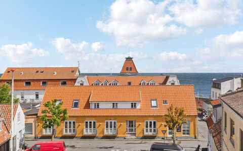 Alea - 200M from the Sea: Tetto, Casa, Lotto, Casa, Villetta, Estate, Edifici Giardino, Shade, Log Cabin, Landscaping