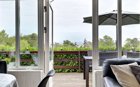 Voitto - 150M from the Sea: Tetto, Casa, Lotto, Casa, Villetta, Estate, Edifici Giardino, Shade, Log Cabin, Landscaping
