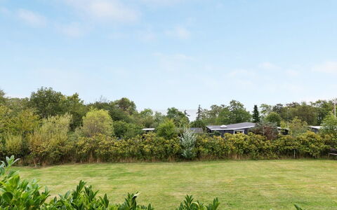 Voitto - 150M from the Sea: Tetto, Casa, Lotto, Casa, Villetta, Estate, Edifici Giardino, Shade, Log Cabin, Landscaping