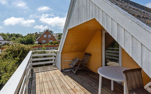 Alija - 50M from the Sea: Legna, Casa, Villetta, Casa, Tetto, Area Rurale, Raccordo, Log Cabin, Edifici Giardino, Latifoglie