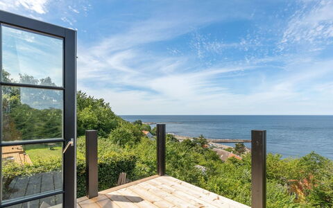 Thormoth - 200M from the Sea: Mobilia, Interior Design, Sedia, Pavimentazione, Tavolo, Ricorrere, Pavimento, Soffitto, Camera, Eco Hotel
