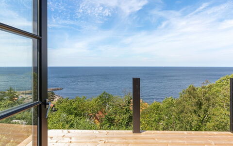 Thormoth - 200M from the Sea: Mobilia, Interior Design, Sedia, Pavimentazione, Tavolo, Ricorrere, Pavimento, Soffitto, Camera, Eco Hotel