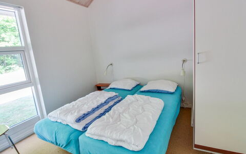 Dilan - 600M from the Sea: Legna, Camera Da Letto, Pavimento, Letto, Interior Design, Pavimentazione, Casa, Lenzuolo, Mobilia, Bedding