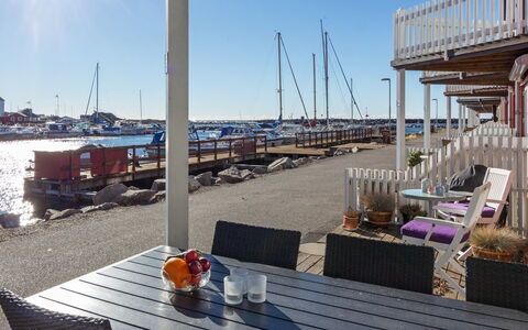 Halldora - 10M from the Sea: Deck, Shade, Marina, Mobili Da Esterno, Dock, Barca, Latifoglie, Passerella, Boardwalk, Portico