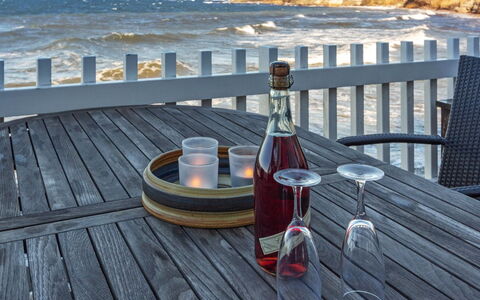 Halldora - 10M from the Sea: Mobilia, Mare, Tavolo, Costa, Nube, Barware, Costiera E Morfologie Oceanic, Oceano, Sedia, Bicchieri
