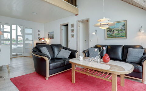 Otis - 10M from the Sea: Mobilia, Legna, Interior Design, Soffitto, Divano, Soggiorno, Pavimentazione, Pavimento, Camera, Tavolo