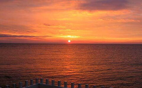 Otis - 10M from the Sea: Orizzonte, Sole, Afterglow, Acqua, Corpo D'Acqua, Tramonto, Risorse Idriche, Arancia, Crepuscolo