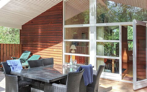 Sakarias - 800M from the Sea: Zona Residenziale, Tetto, Sobborgo, Driveway, Estate, Camino