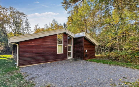 Sakarias - 800M from the Sea: Zona Residenziale, Tetto, Sobborgo, Driveway, Estate, Camino