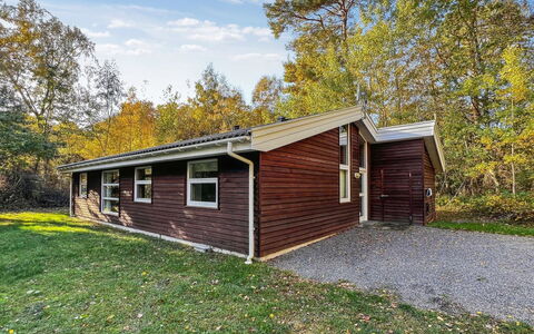 Sakarias - 800M from the Sea: Zona Residenziale, Tetto, Sobborgo, Driveway, Estate, Camino