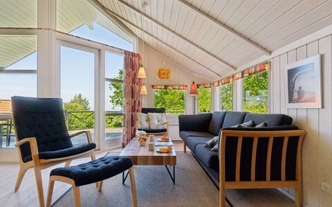 Dagmar - 300M from the Sea: Mobilia, Interior Design, Pavimentazione, Legna, Divano, Soffitto, Pavimento, Soggiorno, Camera, Sedia