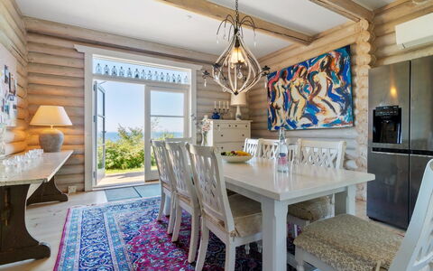 Heli - 200M from the Sea: Mobilia, Interior Design, Legna, Pavimentazione, Sedia, Soffitto, Tavolo, Pavimento, Sala Da Pranzo, Camera