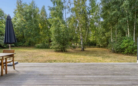 Ellin - 800M from the Sea: Legna, Tetto, Architettura, Casa, Casa, Villetta, Raccordo, Latifoglie, Pendenza, Estate