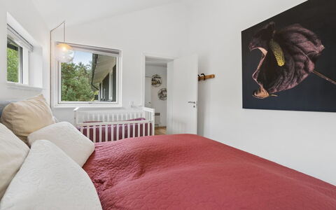 Margarethe - 250M from the Sea: Letto, Interior Design, Camera Da Letto, Bedding, Parete, Lenzuolo, Mobilia, Soffitto, Pavimentazione, Legna