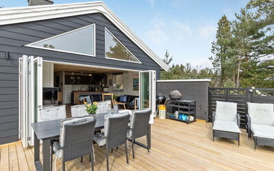 Margarethe - 250M from the Sea