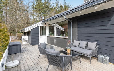 Margarethe - 250M from the Sea