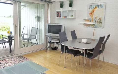 Magnus - 6Km from the Sea: Zona Residenziale, Tetto, Sobborgo, Driveway, Estate, Camino