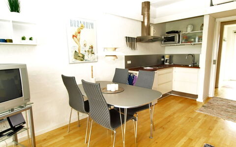 Magnus - 6Km from the Sea: Zona Residenziale, Tetto, Sobborgo, Driveway, Estate, Camino