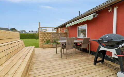 Kiana - 250M from the Sea: Legna, Casa, Villetta, Casa, Tetto, Area Rurale, Raccordo, Log Cabin, Edifici Giardino, Latifoglie