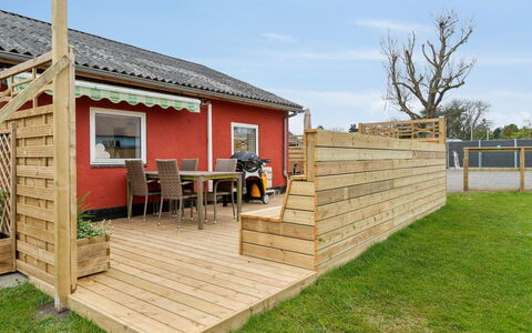 Kiana - 250M from the Sea: Legna, Casa, Villetta, Casa, Tetto, Area Rurale, Raccordo, Log Cabin, Edifici Giardino, Latifoglie