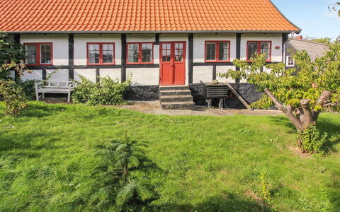 Melusine - 200M from the Sea: Legna, Casa, Villetta, Casa, Tetto, Area Rurale, Raccordo, Log Cabin, Edifici Giardino, Latifoglie