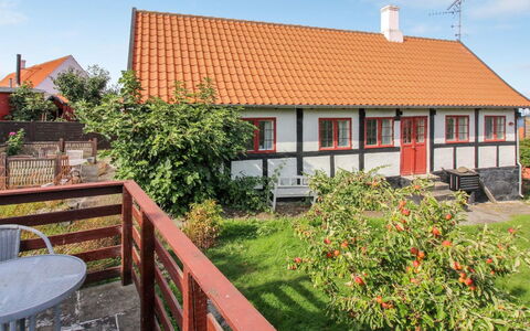 Melusine - 200M from the Sea: Legna, Casa, Villetta, Casa, Tetto, Area Rurale, Raccordo, Log Cabin, Edifici Giardino, Latifoglie