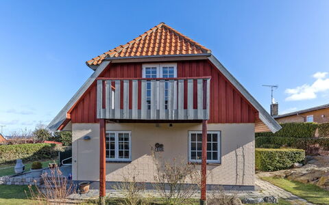 Jolin - 200M from the Sea: Legna, Casa, Villetta, Casa, Tetto, Area Rurale, Raccordo, Log Cabin, Edifici Giardino, Latifoglie