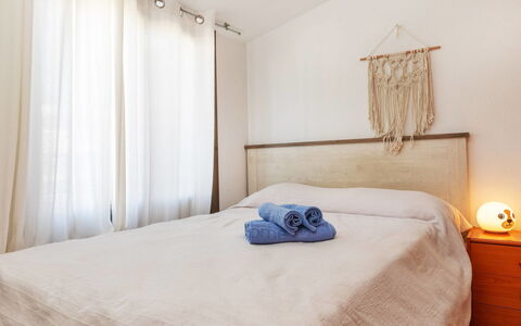 Gardenia: Letto, Mobilia, Bedding, Camera Da Letto, Lenzuolo, Interior Design, Parete, Biancheria, Legna, Pavimento