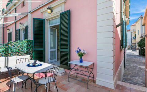 San Vincenzo 644: Proprietà, Mobilia, Costruzione, Pianta, Tavolo, Finestra, Vaso Di Fiori, Manto Stradale, Sedia, Shade