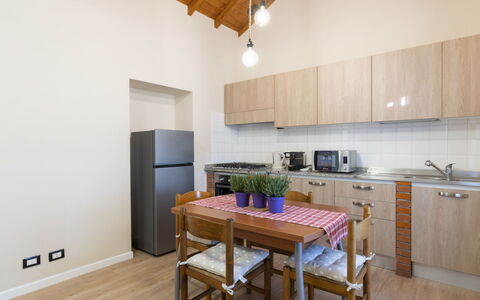 La Masina: Cabinetry, Proprietà, Mobilia, Controsoffitto, Lavandino Della Cucina, Legna, Cucina Stufa, Interior Design, Elettrodomestico Da Cucina, Pavimentazione