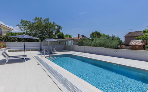 Umag Murine 110: Acqua, Cielo, Pianta, Piscina, Azzurro, Costruzione, Shade, Rettangolo, Albero, Materiale Composito