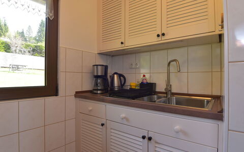 Selma: Cabinetry, Lavandino Della Cucina, Lavello, Controsoffitto, Rubinetto, Proprietà, Costruzione, Idraulico Fixture, Cucina, Legna