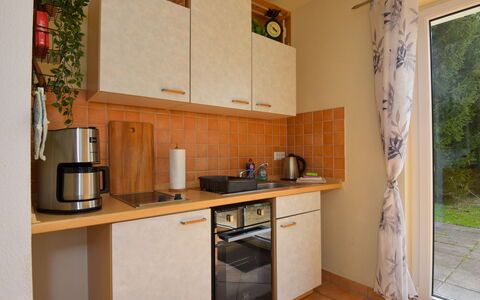 Konrad: Lavandino Della Cucina, Proprietà, Cabinetry, Controsoffitto, Elettrodomestico Da Cucina, Lavello, Costruzione, Cucina, Cucina Stufa, Legna