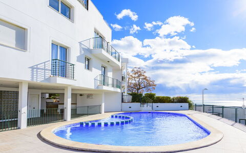 Brisa Mar: Nube, Cielo, Acqua, Costruzione, Piscina, Azzurro, Finestra, Pianta, Tempo Libero, Condominio