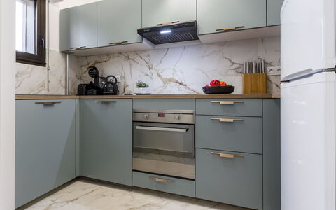 Jean Mermoz: Cabinetry, Proprietà, Costruzione, Controsoffitto, Cucina Stufa, Lavello, Cucina, Interior Design, Lavandino Della Cucina, Rubinetto