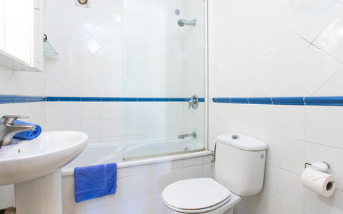 Capuchinos San Juan de Capistrano: Idraulico Fixture, Proprietà, Toilet Seat, Viola, Lavello, Bagno, Prodotto, Gabinetto, Blu, Costruzione