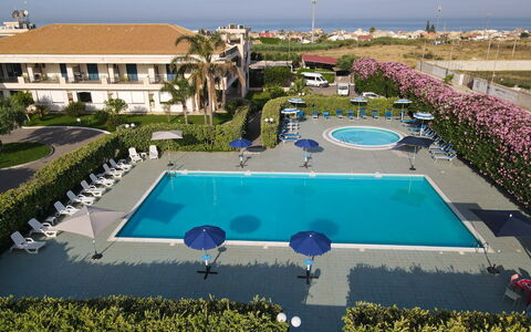 Baraka Apartments: Ricorrere, Piscina, Hotel, Villa, Hacienda, Posteggio