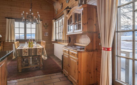 Le Sorbier: Cabinetry, Proprietà, Mobilia, Finestra, Cassetto, Legna, Controsoffitto, Interior Design, Cucina, Color Legno