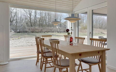 Oke - 350M from the Sea: Pavimentazione, Legna, Mobilia, Pavimento, Interior Design, Cucina & Sala Da Pranzo Tavolo, Sala Da Pranzo, Tavolo, Sedia, Color Legno