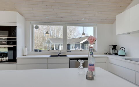 Oke - 350M from the Sea: Interior Design, Legna, Cucina, Soffitto, Controsoffitto, Pavimentazione, Lampada, Casa, Pavimento, Illuminazione