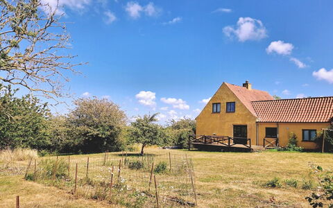 Amlethus - 375M from the Sea: Tetto, Casa, Casa, Villetta, Raccordo, Estate, Driveway, Edifici Giardino, Cortile, Capannone