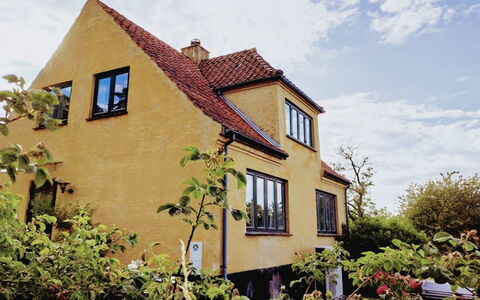 Amlethus - 375M from the Sea: Tetto, Casa, Casa, Villetta, Raccordo, Estate, Driveway, Edifici Giardino, Cortile, Capannone