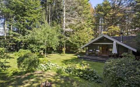 Iskra - 900M from the Sea: Casa, Villetta, Casa, Arbusto, Tetto, Giardino, Lotto, Groundcover, Primavera