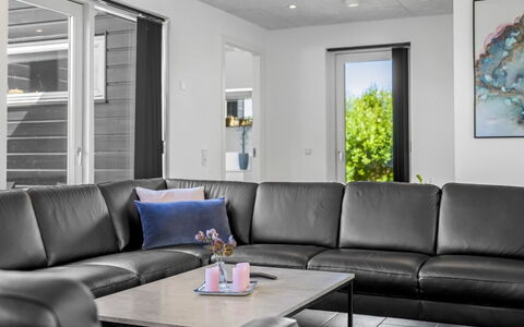 Ilfar - 700M from the Sea: Interior Design, Pavimentazione, Pavimento, Divano, Mobilia, Soggiorno, Comfort, Pelle