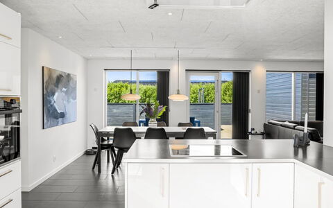 Ilfar - 700M from the Sea: Cucina, Interior Design, Pavimentazione, Soffitto, Pavimento, Controsoffitto, Lampada, Mobilia, Cabinetry, Elettrodomestico