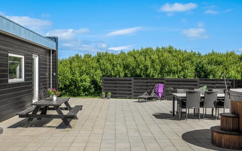 Ilfar - 700M from the Sea: Deck, Shade, Latifoglie, Plank, Mobili Da Esterno, Color Legno, Tavolo Esterno, Cortile, Landscaping, Portico