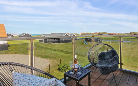 Sira - 250M from the Sea: Arbusto, Villetta, Casa, Shade, Groundcover, Giardino, Cortile, Backyard, Edifici Giardino, Prato