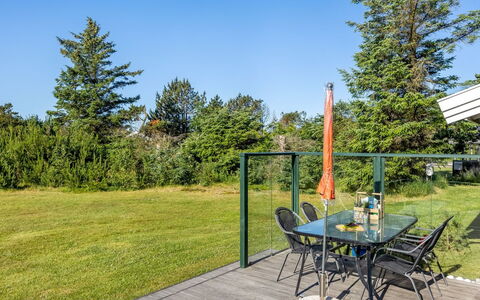 Matis - 650M from the Sea: Lotto, Shade, Giardino, Mobili Da Esterno, Landscaping, Prato, Parco, Cortile, Sedia, Latifoglie
